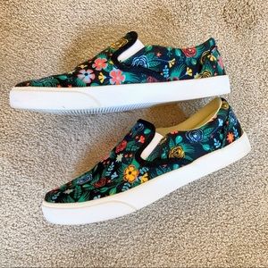 Gorgeous Bucketfeet Floral Pattern Shoes - Size 8.